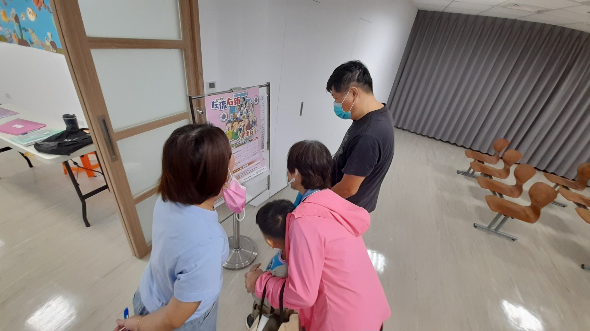 114年10月7日幼兒流感新冠疫苗開打照片6
