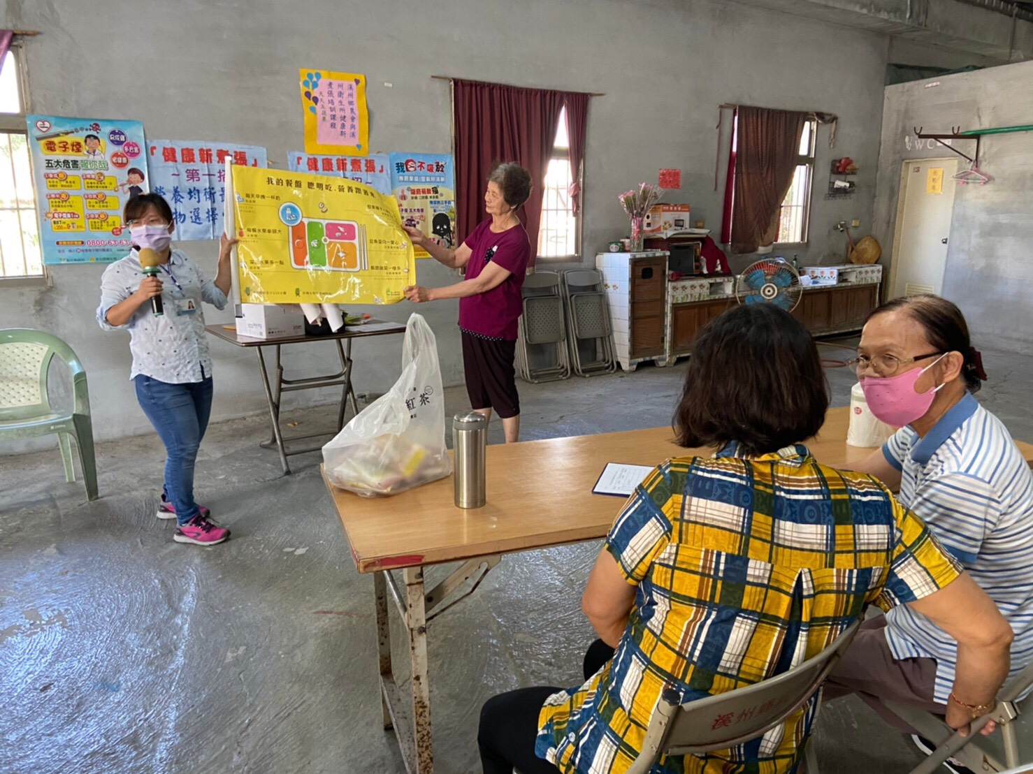 健康新煮張第一招 營養均衡最重要，食物選擇常變換;第二招 蔬菜每天吃半斤，全穀加入白米飯。 相本