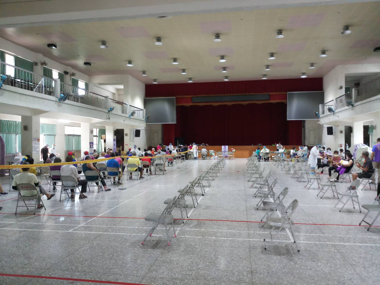110年7月13日溪州國小長者新冠疫苗注射照片1