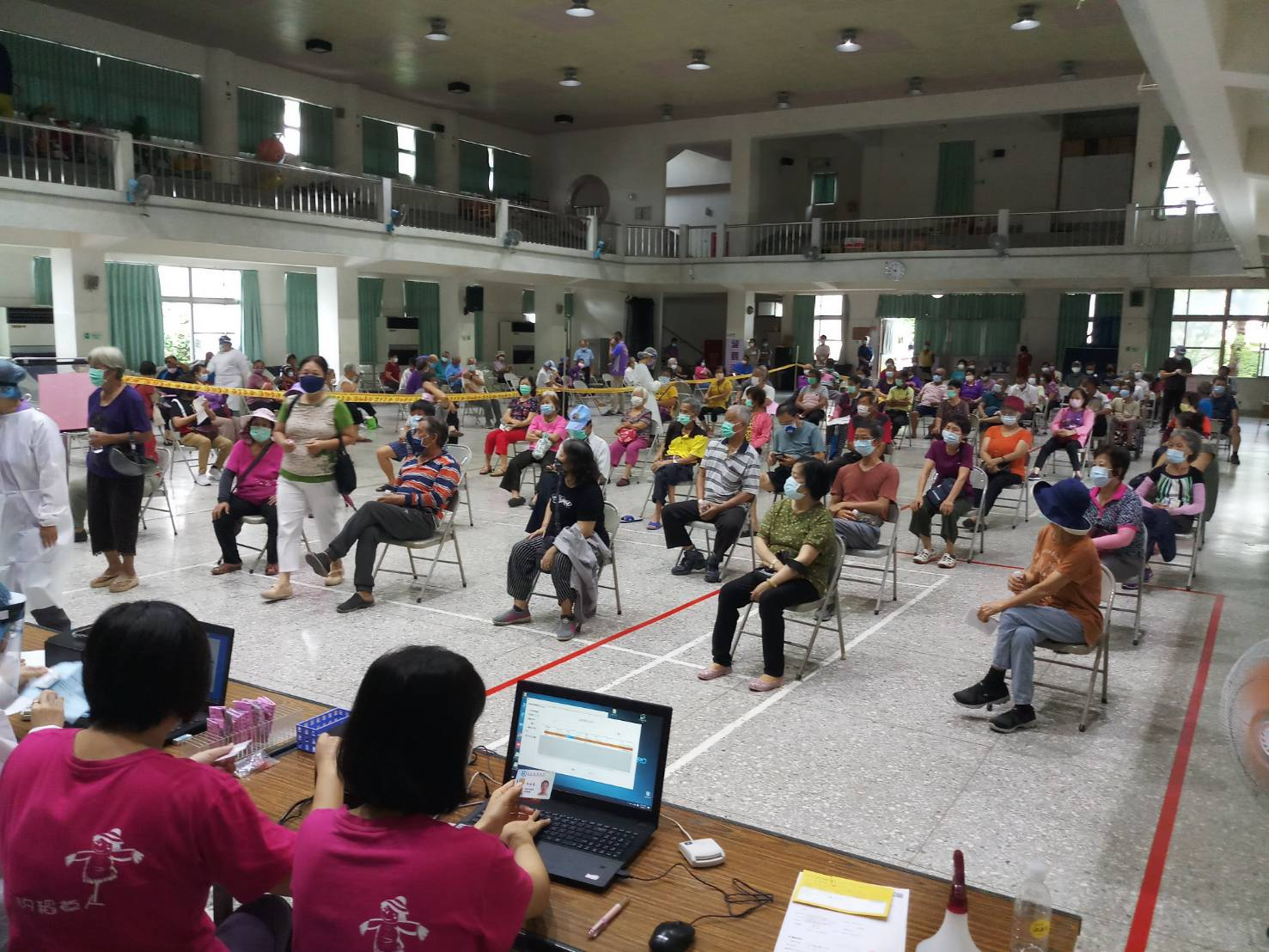 110年7月13日溪州國小長者新冠疫苗注射照片3