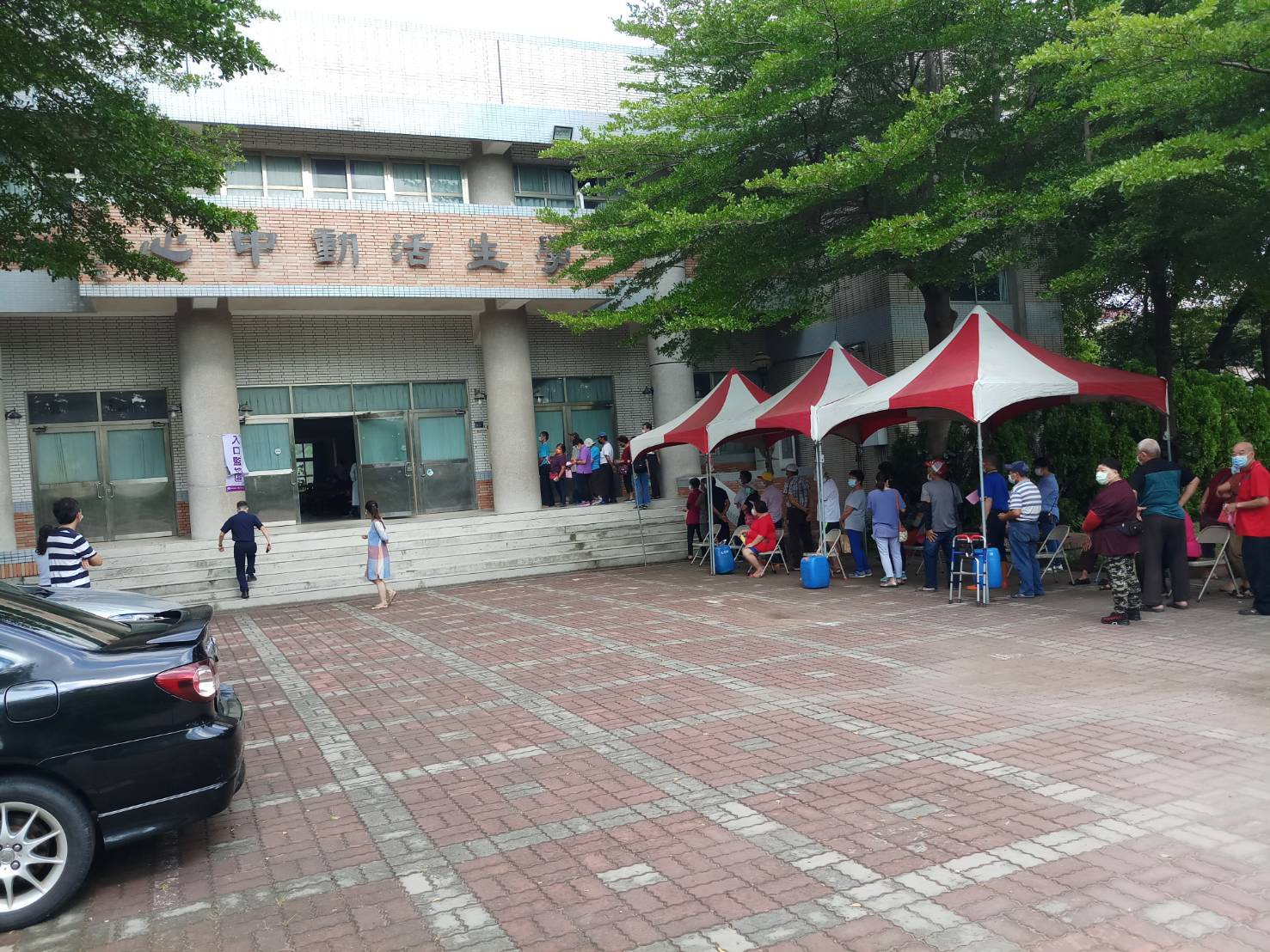 110年7月13日溪州國小長者新冠疫苗注射照片4