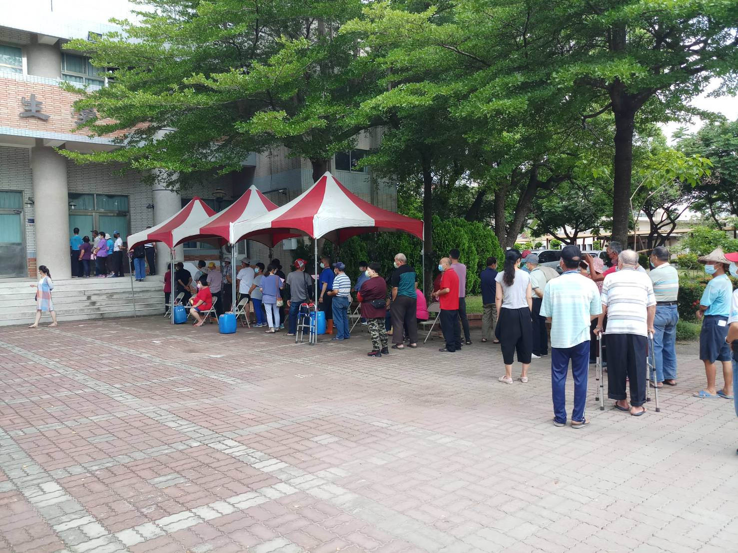 110年7月13日溪州國小長者新冠疫苗注射照片5