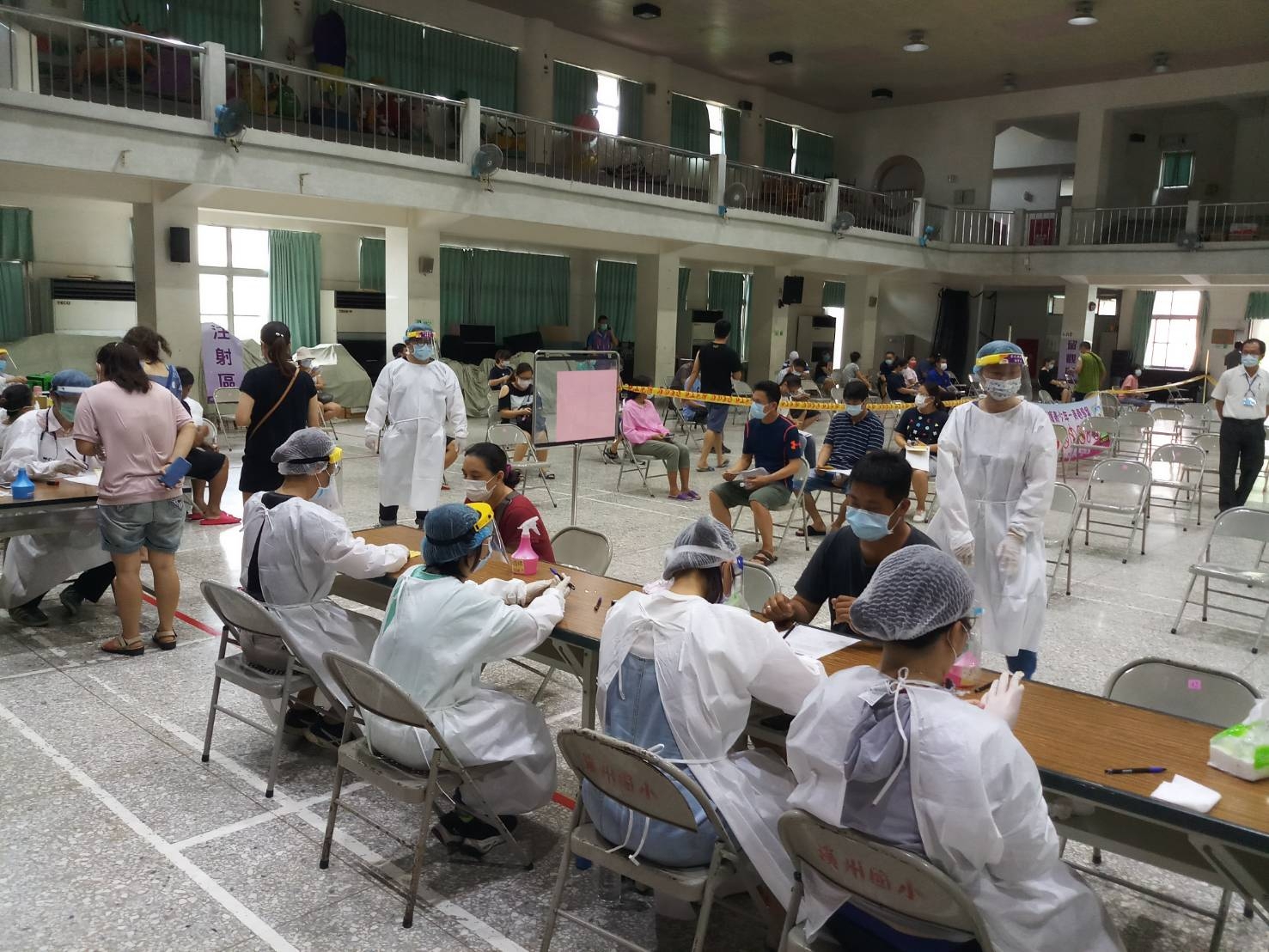 110年7月31日溪州國小設站新冠疫苗施打照片7