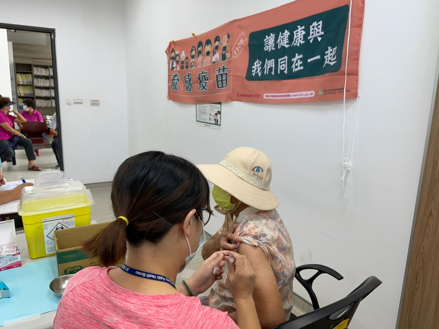 110年10月1日 長者流感疫苗開打照片8