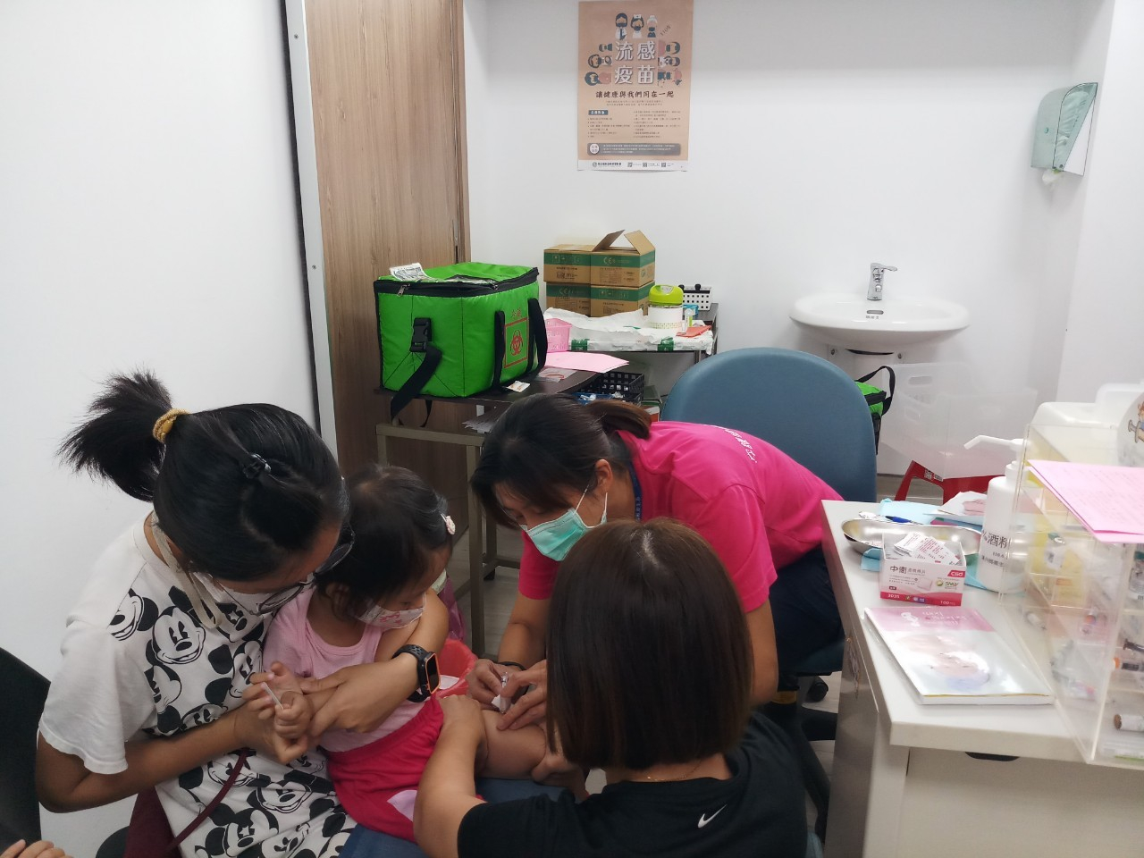 110年10月5日6個月以上至小學入學前小朋友 流感疫苗開打照片3